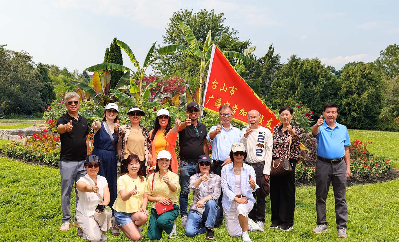 广海中学加东校友会校友合影